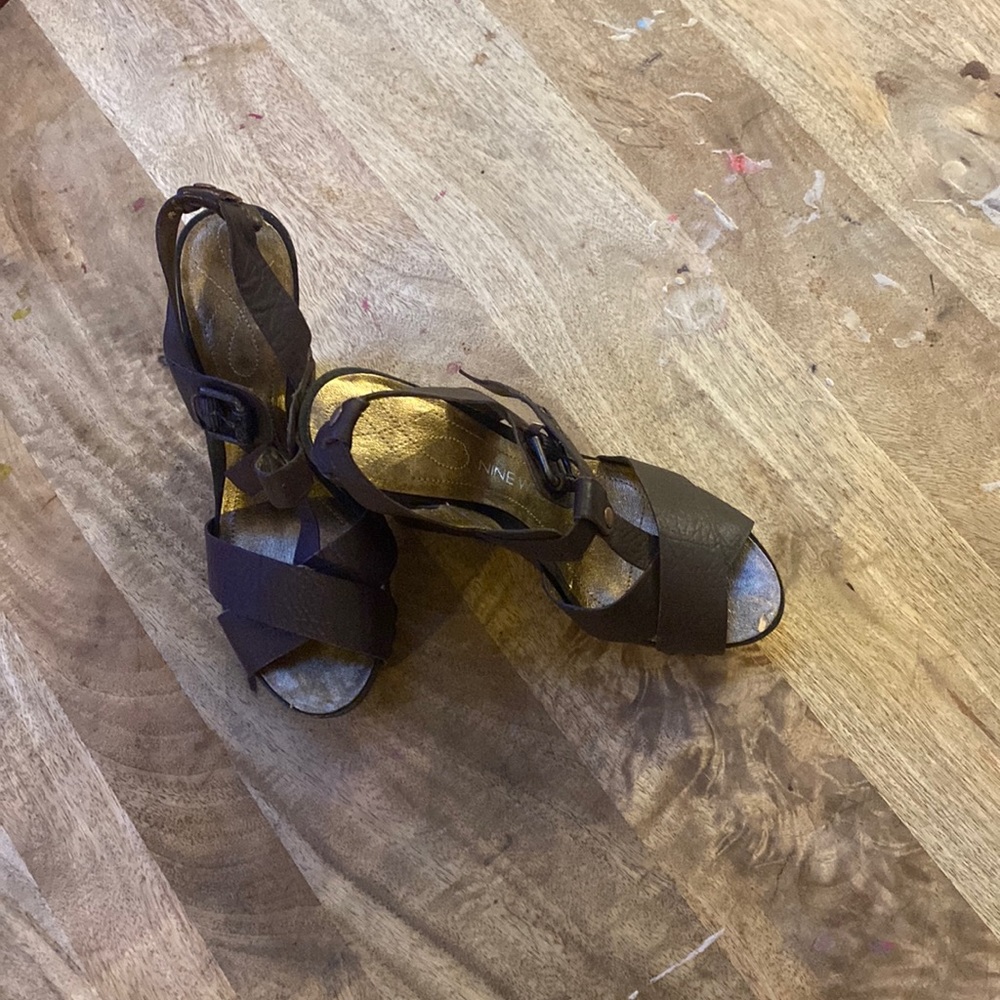 Leather brand new with small scuff mark not noticeable at all. Size 7